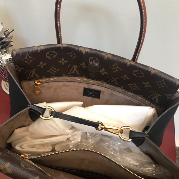 Louis Vuitton Monogram W PM Tote - Picture 9 of 9